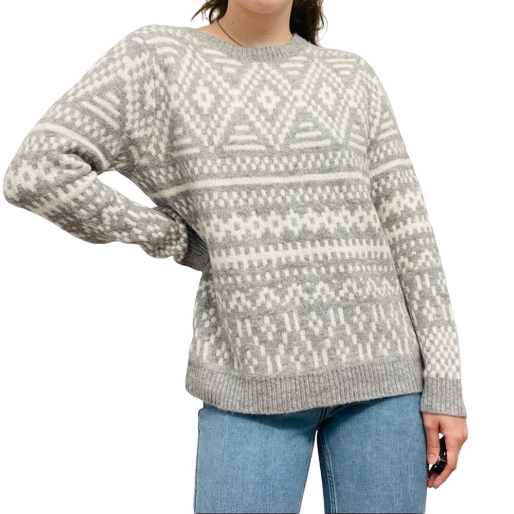 Cupcakes & Cashmere Sweater Grey White Winter Cabin Fall Fair Isle Size Medium